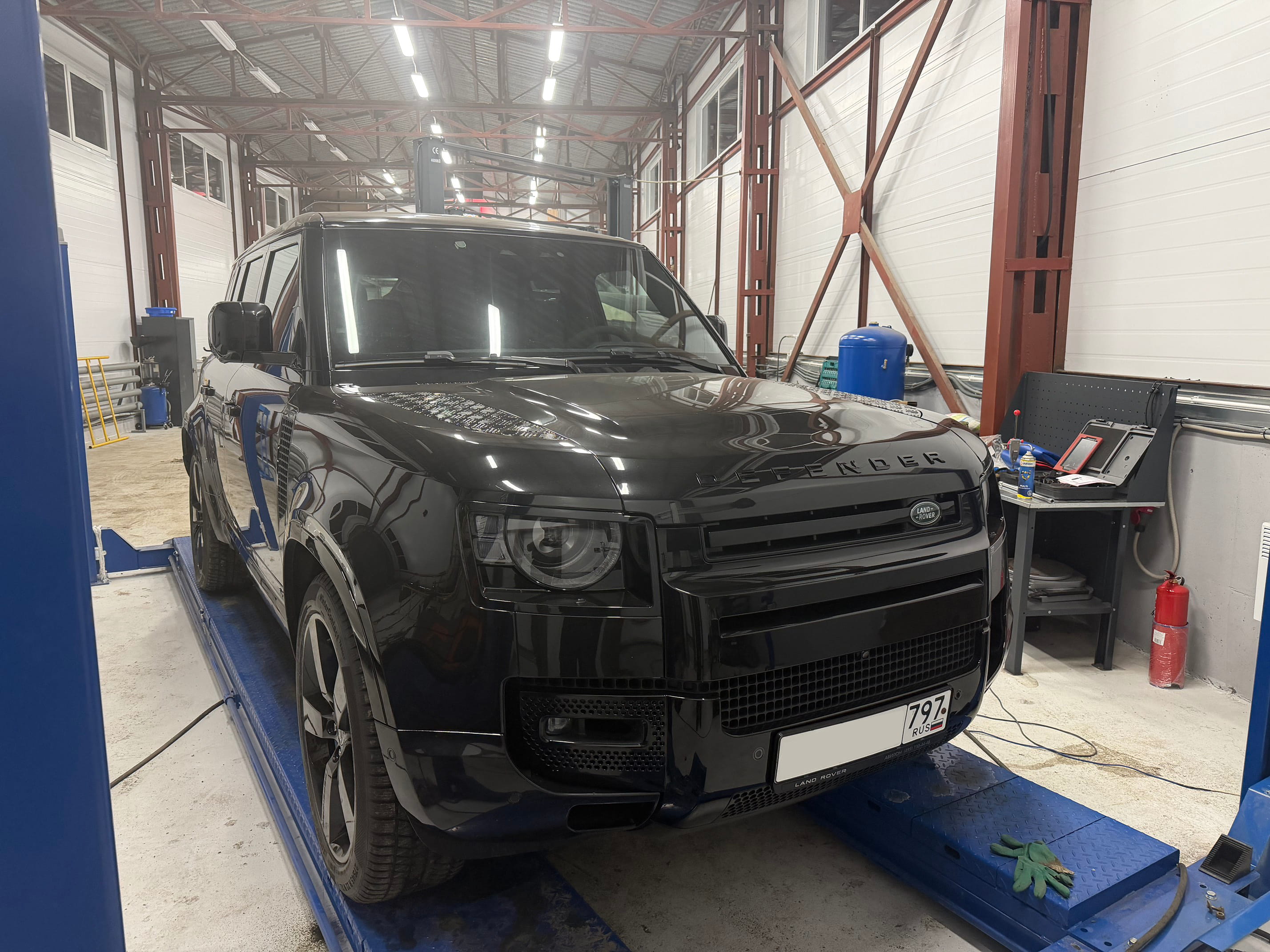 Регулировка развал-схождения Land Rover Defender в Москве - Аирматик Про